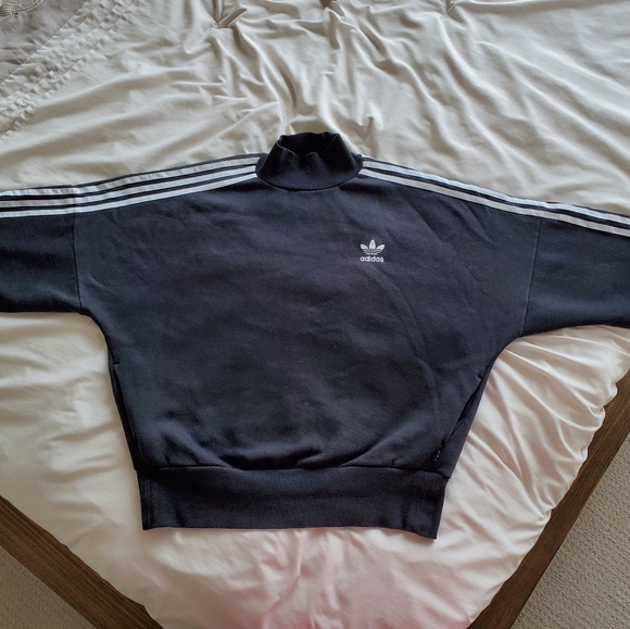 Sweatshirts - Picture 3 of 4